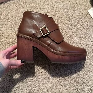 NWOT Korks Platform Boots